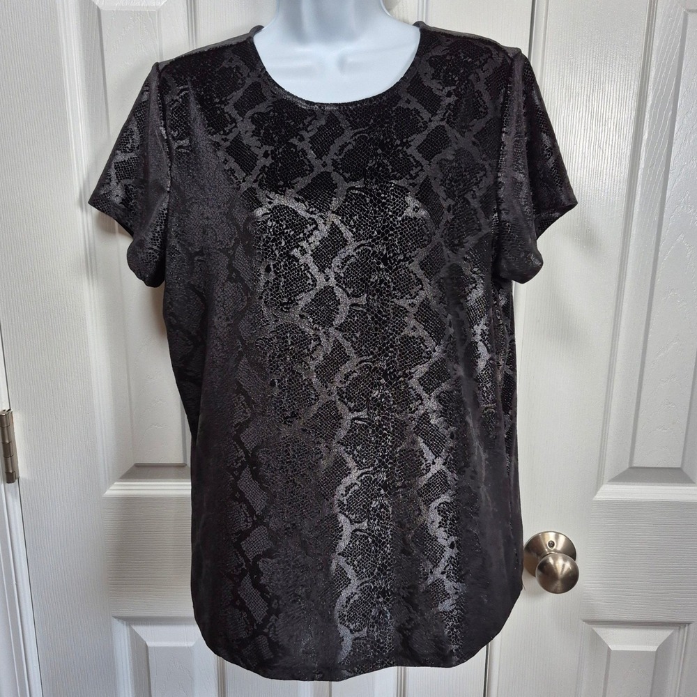 Torrid black snakeskin texture velvet short sleeve shirt plus size 0 or XL - Picture 3 of 12